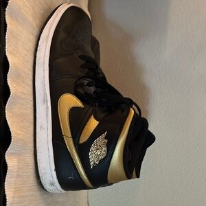 Nike Men's Black and Gold Sneakers